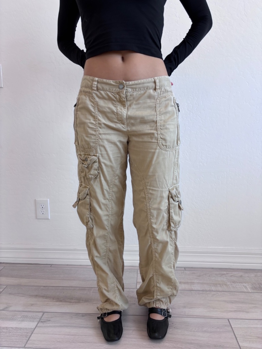 Armani Exchange Y2K Style Khaki Cargo Pants - Size 6 - Picture 4 of 16